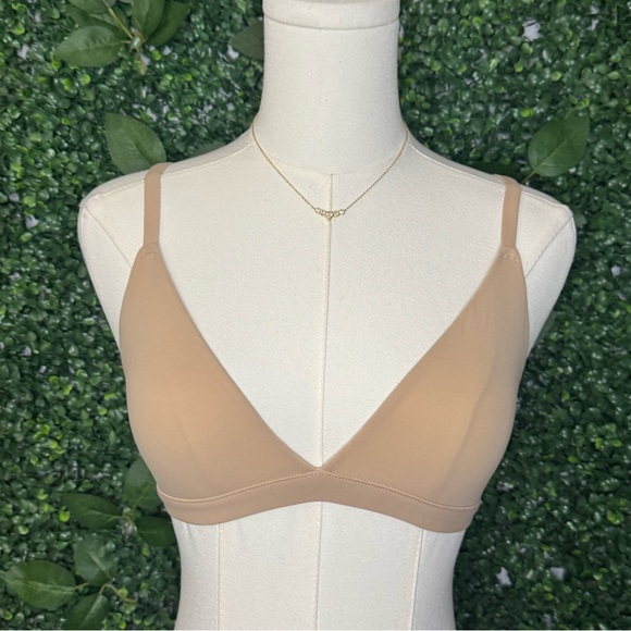 SKIMS Nude Bralettes Set of 2! - Picture 3 of 11